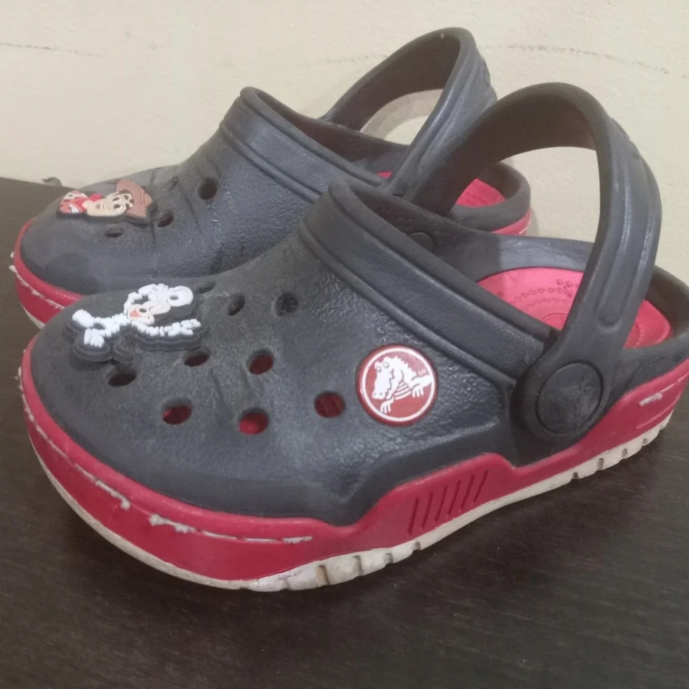 Crocs C8 9‎ Boys Clogs Sandals Black & Red Unisex Charms Shoes Kids